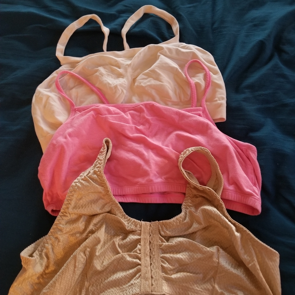 Sports bras - Picture 2 of 2